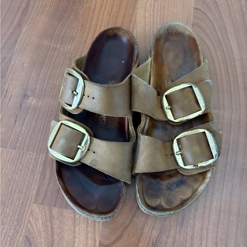 Big buckle Arizona Birkenstocks size 42